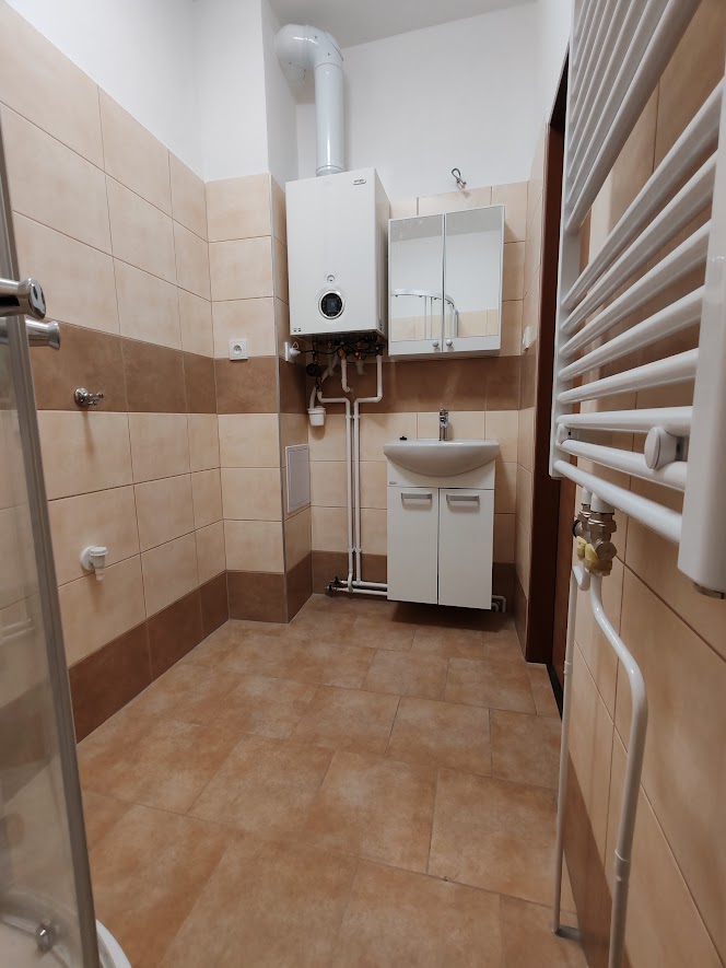 638980204436754000_koupelna se sprchovým koutem.jpg